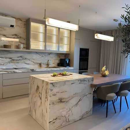 Olive Sea View Penthouse 자다르