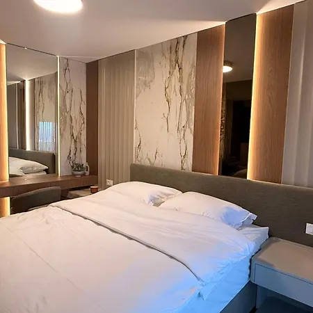 아파트 Olive Sea View Penthouse 자다르