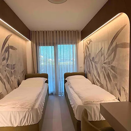 아파트 Olive Sea View Penthouse 자다르