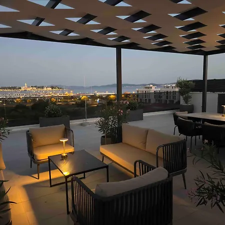 Olive Sea View Penthouse 아파트 자다르